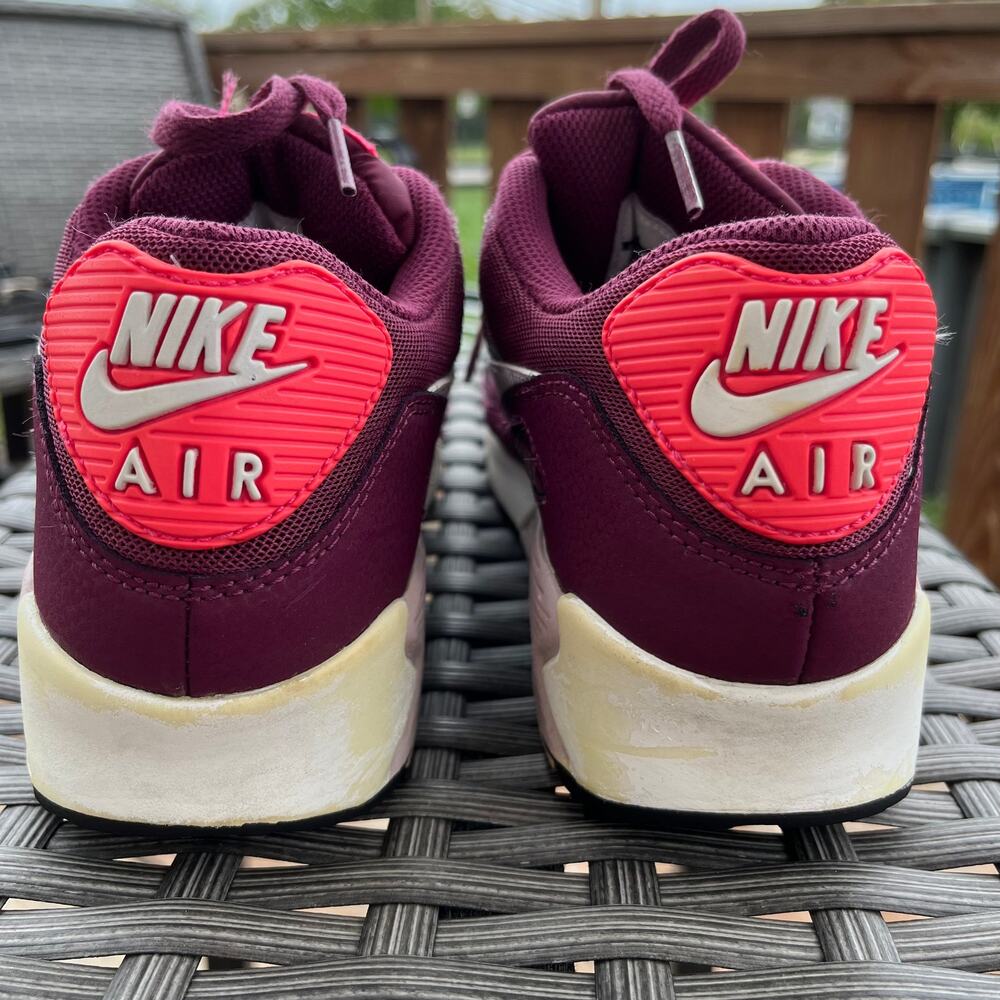 2014 Nike Air Max Essential women sz 8.5 Villain Red/white/champagne 616730 600 - Picture 6 of 11